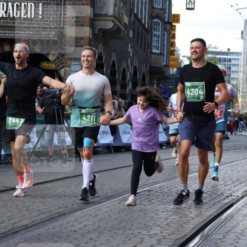 13.09.2026 - 21. swb-Marathon Bremen Strokosch-Dieckow http://msf.ph/oto/10302372 13.09.2026 13:22:17 Ziel 141, 148, 1209, 2051, 3338, 3652, 3774, 3934, 4581, 4735, 5193, 6976, 7098, 8438, 8452, 8924, 8947, 9421, 9599, 9839, 10120, 1933, 2481, 3855, 4204, 4211, 4697, 6891, 8447, 9668 meine-sportfotos.de