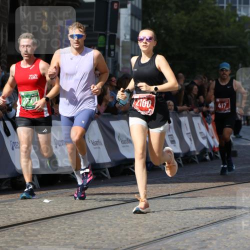 13.09.2026 - 21. swb-Marathon Bremen Strokosch-Dieckow http://msf.ph/oto/10302377 13.09.2026 12:53:13 Ziel 417, 553, 2100, 7244, 8077, 8729, 9522, 2670, 3080, 8081 meine-sportfotos.de