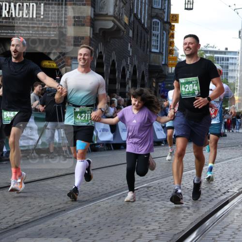 13.09.2026 - 21. swb-Marathon Bremen Strokosch-Dieckow http://msf.ph/oto/10302386 13.09.2026 13:22:17 Ziel 141, 148, 1209, 2051, 3338, 3652, 3774, 3934, 4581, 4735, 5193, 6976, 7098, 8438, 8452, 8924, 8947, 9421, 9599, 9839, 10120, 1933, 2481, 3855, 4204, 4211, 4697, 6891, 8447, 9668 meine-sportfotos.de