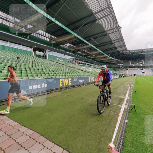 13.09.2026 - 21. swb-Marathon Bremen Michael Burmester http://msf.ph/oto/10302388 13.09.2026 12:25:35 Laufen im Stadion 149, 447, 814, 875, 968, 1187, 1313, 1544, 1840, 2044, 2143, 129, 236, 642 meine-sportfotos.de