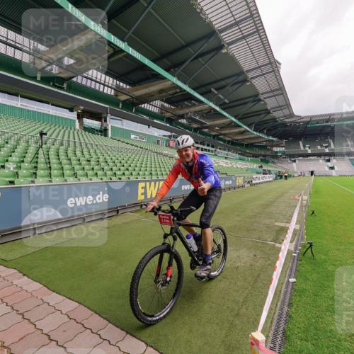 13.09.2026 - 21. swb-Marathon Bremen Michael Burmester http://msf.ph/oto/10302392 13.09.2026 12:25:36 Laufen im Stadion 149, 447, 814, 875, 968, 1187, 1313, 1544, 1840, 2044, 2143, 129, 236, 642 meine-sportfotos.de