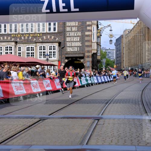 13.09.2026 - 21. swb-Marathon Bremen Tim E. http://msf.ph/oto/10302408 13.09.2026 10:45:01 Ziel 10266, 10861, 11615, 11692, 11704, 12302, 12425, 12473 meine-sportfotos.de