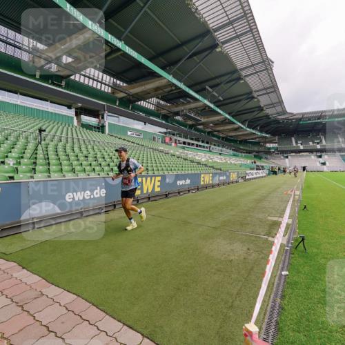 13.09.2026 - 21. swb-Marathon Bremen Michael Burmester http://msf.ph/oto/10302411 13.09.2026 12:26:42 Laufen im Stadion 103, 206, 238, 322, 447, 841, 875, 968, 1187, 1840, 2032, 2044, 2143, 129, 236, 289, 798, 1483, 1490, 1567 meine-sportfotos.de