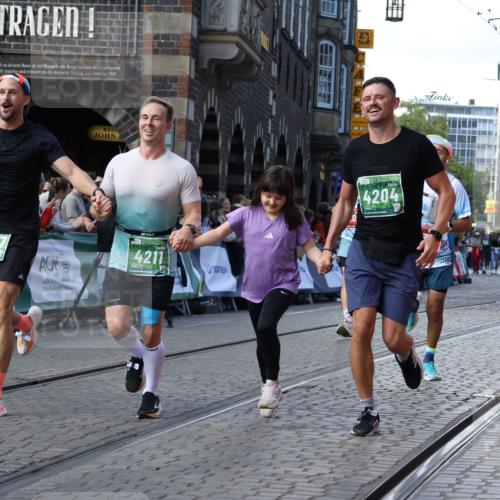 13.09.2026 - 21. swb-Marathon Bremen Strokosch-Dieckow http://msf.ph/oto/10302416 13.09.2026 13:22:18 Ziel 141, 148, 1209, 2051, 3338, 3652, 3774, 3934, 4581, 4735, 5193, 6976, 7098, 8438, 8452, 8924, 8947, 9599, 9839, 10120, 1933, 2481, 3855, 4697, 6891 meine-sportfotos.de