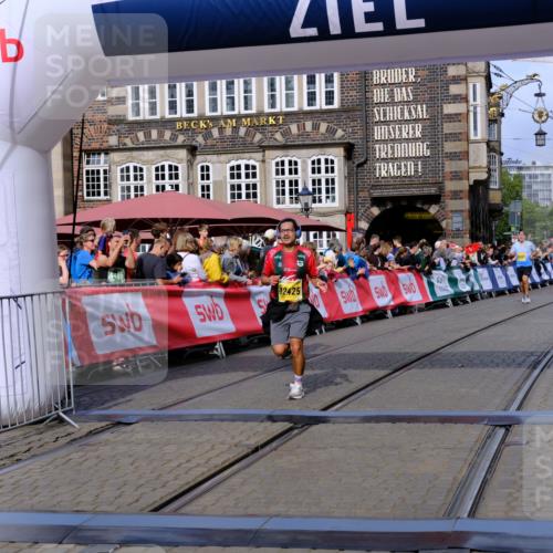13.09.2026 - 21. swb-Marathon Bremen Tim E. http://msf.ph/oto/10302417 13.09.2026 10:45:02 Ziel 10266, 10628, 10861, 11615, 11692, 11704, 12302, 12425, 12473 meine-sportfotos.de