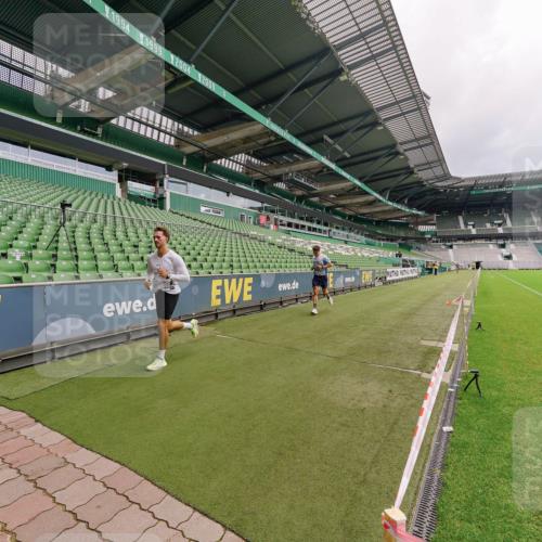 13.09.2026 - 21. swb-Marathon Bremen Michael Burmester http://msf.ph/oto/10302447 13.09.2026 12:27:18 Laufen im Stadion 103, 206, 238, 322, 420, 553, 841, 875, 1161, 1187, 1352, 1724, 1840, 1917, 2032, 2143, 3662, 4264, 129, 149, 289, 798, 1483, 1490, 1567 meine-sportfotos.de