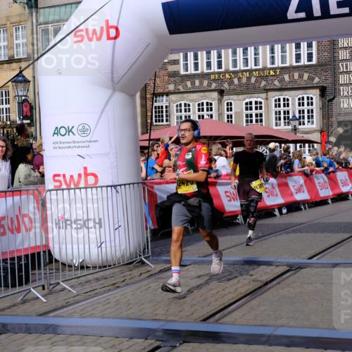 13.09.2026 - 21. swb-Marathon Bremen Tim E. http://msf.ph/oto/10302448 13.09.2026 10:45:03 Ziel 10266, 10628, 10861, 11615, 11692, 11704, 12302, 12425, 12473 meine-sportfotos.de