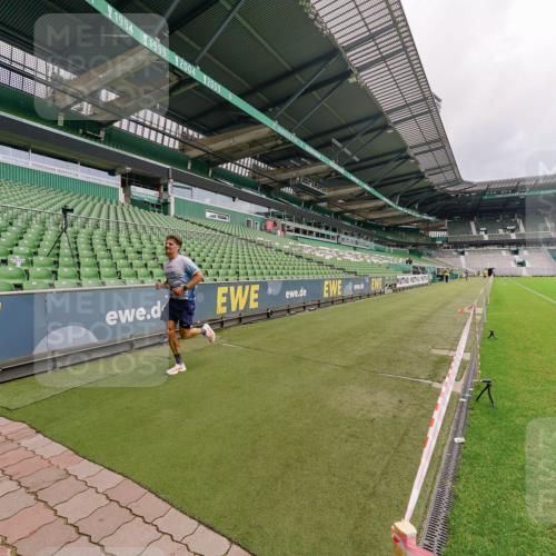 13.09.2026 - 21. swb-Marathon Bremen Michael Burmester http://msf.ph/oto/10302450 13.09.2026 12:27:19 Laufen im Stadion 103, 206, 238, 322, 420, 553, 841, 875, 1161, 1256, 1352, 1724, 1840, 1917, 2032, 2143, 3662, 4264, 129, 149, 289, 798, 1483, 1490, 1567 meine-sportfotos.de