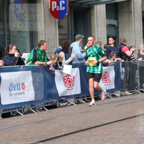 13.09.2026 - 21. swb-Marathon Bremen Strokosch-Dieckow http://msf.ph/oto/10302462 13.09.2026 10:50:35 Ziel 10200, 10267, 10537, 10764, 11076, 11087, 11170, 11339, 11625, 11626, 11753, 11961, 12004, 12052, 12070, 12179, 12303, 12351, 12407, 12488, 12560, 13544, 10170, 10233, 10525, 10840, 10923, 11178, 11220, 11276, 11497, 11499, 11622, 11664, 11680, 11742, 11774, 12045, 12052, 12078, 12269, 12309, 12447, 13562 meine-sportfotos.de