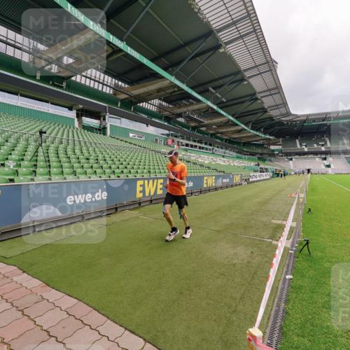 13.09.2026 - 21. swb-Marathon Bremen Michael Burmester http://msf.ph/oto/10302463 13.09.2026 12:27:42 Laufen im Stadion 103, 206, 238, 322, 358, 420, 553, 574, 649, 841, 1161, 1253, 1256, 1352, 1391, 1525, 1724, 1783, 1917, 2032, 3662, 4264, 149, 289, 798, 1313, 1483, 1490, 1544, 1567 meine-sportfotos.de
