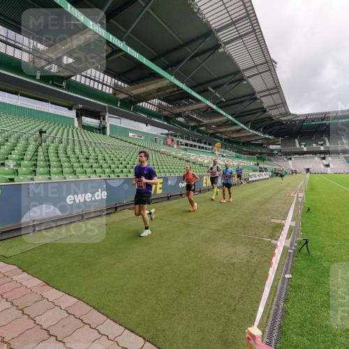 13.09.2026 - 21. swb-Marathon Bremen Michael Burmester http://msf.ph/oto/10302472 13.09.2026 12:27:58 Laufen im Stadion 103, 238, 322, 358, 420, 553, 574, 649, 841, 1161, 1253, 1256, 1352, 1391, 1428, 1525, 1724, 1783, 1917, 2032, 3662, 4264, 149, 289, 798, 814, 1313, 1483, 1490, 1544, 1567 meine-sportfotos.de