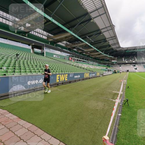 13.09.2026 - 21. swb-Marathon Bremen Michael Burmester http://msf.ph/oto/10302495 13.09.2026 12:28:19 Laufen im Stadion 103, 238, 358, 420, 553, 574, 649, 719, 959, 1161, 1253, 1256, 1352, 1391, 1428, 1525, 1724, 1783, 1917, 2032, 3662, 4264, 149, 289, 814, 968, 1313, 1483, 1490, 1544, 2044 meine-sportfotos.de