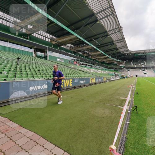 13.09.2026 - 21. swb-Marathon Bremen Michael Burmester http://msf.ph/oto/10302511 13.09.2026 12:29:07 Laufen im Stadion 314, 358, 520, 547, 553, 574, 649, 719, 858, 934, 959, 1161, 1253, 1256, 1391, 1428, 1525, 1724, 1783, 1917, 3662, 4264, 206, 447, 814, 875, 968, 1187, 1313, 1544, 1840, 2044, 2143 meine-sportfotos.de