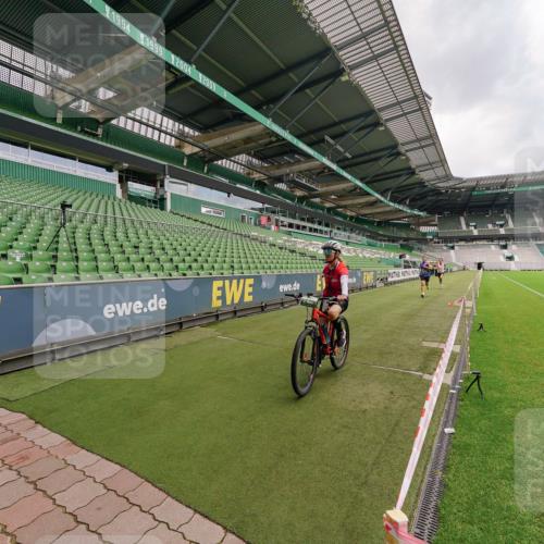 13.09.2026 - 21. swb-Marathon Bremen Michael Burmester http://msf.ph/oto/10302524 13.09.2026 12:29:41 Laufen im Stadion 314, 520, 547, 649, 719, 858, 934, 959, 1168, 1214, 1391, 1428, 1453, 206, 238, 322, 447, 814, 841, 875, 968, 1187, 1840, 2044, 2143 meine-sportfotos.de