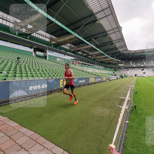 13.09.2026 - 21. swb-Marathon Bremen Michael Burmester http://msf.ph/oto/10302550 13.09.2026 12:30:28 Laufen im Stadion 314, 520, 547, 858, 934, 1168, 1214, 1357, 1453, 1639, 4474, 5212, 6485, 8285, 103, 206, 238, 322, 420, 841, 875, 1187, 1352, 1840, 1917, 2032, 2143, 4264 meine-sportfotos.de