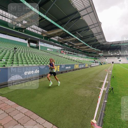13.09.2026 - 21. swb-Marathon Bremen Michael Burmester http://msf.ph/oto/10302558 13.09.2026 12:30:56 Laufen im Stadion 314, 417, 573, 1168, 1214, 1357, 1453, 1639, 4474, 5212, 6485, 6507, 8285, 103, 206, 238, 322, 358, 420, 553, 574, 841, 1161, 1253, 1256, 1352, 1525, 1724, 1783, 1917, 2032, 3662, 4264 meine-sportfotos.de