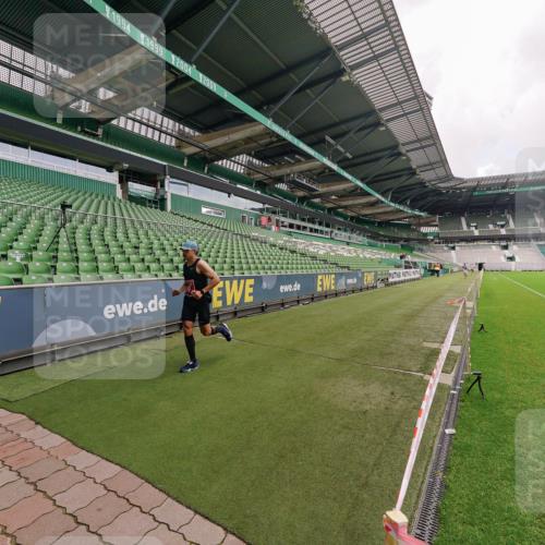 13.09.2026 - 21. swb-Marathon Bremen Michael Burmester http://msf.ph/oto/10302562 13.09.2026 12:31:29 Laufen im Stadion 417, 573, 668, 943, 1020, 1126, 1168, 1214, 1357, 1453, 1507, 1639, 2100, 4474, 5212, 6485, 6507, 8044, 8285, 103, 238, 358, 420, 553, 574, 649, 719, 959, 1161, 1253, 1256, 1352, 1391, 1428, 1525, 1724, 1783, 1917, 2032, 3662, 4264 meine-sportfotos.de
