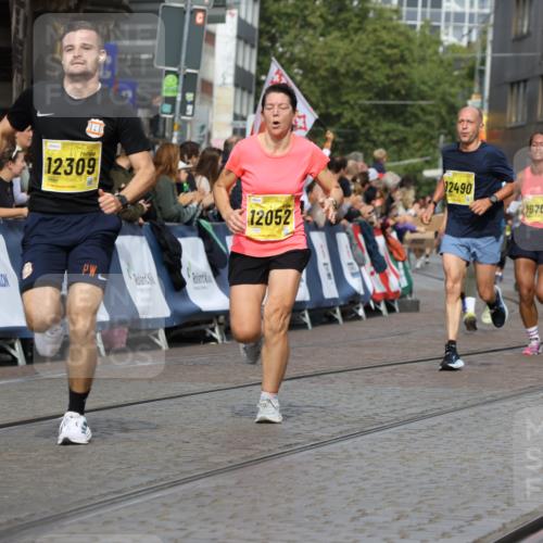 13.09.2026 - 21. swb-Marathon Bremen Strokosch-Dieckow http://msf.ph/oto/10302569 13.09.2026 10:50:48 Ziel 10170, 10233, 10525, 10840, 10923, 11220, 11276, 11497, 11499, 11622, 11664, 11680, 11742, 11774, 12045, 12078, 12309, 12447, 13562, 10200, 10537, 11087, 11170, 11339, 11625, 11626, 12004, 12179, 12303, 12351, 12407, 12560 meine-sportfotos.de