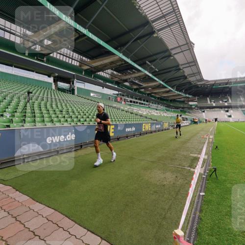 13.09.2026 - 21. swb-Marathon Bremen Michael Burmester http://msf.ph/oto/10302574 13.09.2026 12:32:00 Laufen im Stadion 417, 482, 573, 668, 943, 1020, 1126, 1357, 1507, 1606, 1629, 1639, 2100, 4474, 5212, 6485, 6507, 8044, 8285, 358, 420, 547, 553, 574, 649, 719, 858, 934, 959, 1161, 1253, 1256, 1352, 1391, 1428, 1525, 1724, 1783, 1917, 2032, 3662, 4264 meine-sportfotos.de
