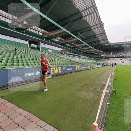 13.09.2026 - 21. swb-Marathon Bremen Michael Burmester http://msf.ph/oto/10302588 13.09.2026 12:32:25 Laufen im Stadion 417, 482, 573, 668, 943, 1020, 1126, 1507, 1606, 1629, 2100, 4474, 6507, 8044, 8285, 314, 358, 520, 547, 553, 574, 649, 719, 858, 934, 959, 1161, 1253, 1256, 1391, 1428, 1525, 1724, 1783, 1917, 3662 meine-sportfotos.de