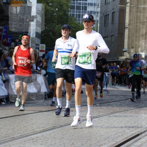 13.09.2026 - 21. swb-Marathon Bremen Strokosch-Dieckow http://msf.ph/oto/10302603 13.09.2026 13:22:28 Ziel 141, 148, 1601, 1645, 2051, 2499, 3021, 3652, 5193, 6621, 7625, 7917, 8452, 8574, 8924, 9599, 9839, 388, 2402, 2481, 2771, 2806, 4483, 4697, 6891, 7586, 8547, 8551, 8694, 9090, 9510 meine-sportfotos.de