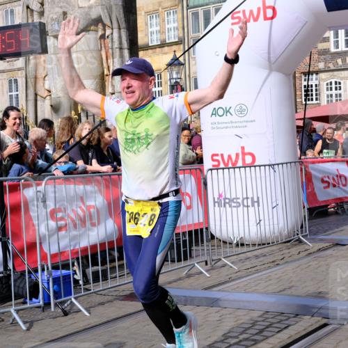 13.09.2026 - 21. swb-Marathon Bremen Tim E. http://msf.ph/oto/10302606 13.09.2026 10:45:11 Ziel 10266, 10628, 10735, 11692, 11704, 12302, 12425 meine-sportfotos.de