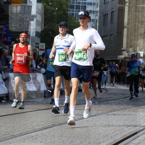 13.09.2026 - 21. swb-Marathon Bremen Strokosch-Dieckow http://msf.ph/oto/10302616 13.09.2026 13:22:28 Ziel 141, 148, 1601, 1645, 2051, 2499, 3021, 3652, 5193, 6621, 7625, 7917, 8452, 8574, 8924, 9599, 9839, 388, 2402, 2481, 2771, 2806, 4483, 4697, 6891, 7586, 8547, 8551, 8694, 9090, 9510 meine-sportfotos.de