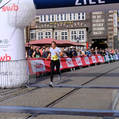 13.09.2026 - 21. swb-Marathon Bremen Tim E. http://msf.ph/oto/10302621 13.09.2026 10:45:14 Ziel 10096, 10266, 10628, 10735, 11692, 12302, 12425, 13591 meine-sportfotos.de