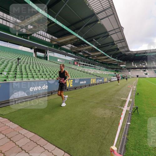 13.09.2026 - 21. swb-Marathon Bremen Michael Burmester http://msf.ph/oto/10302634 13.09.2026 12:34:28 Laufen im Stadion 250, 272, 299, 525, 919, 1089, 1212, 2072, 5428, 7741, 417, 573, 1168, 1214, 1357, 1453, 1639, 4474, 5212, 6485, 6507, 8044, 8285 meine-sportfotos.de