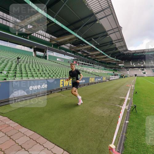 13.09.2026 - 21. swb-Marathon Bremen Michael Burmester http://msf.ph/oto/10302649 13.09.2026 12:34:58 Laufen im Stadion 250, 272, 299, 525, 919, 1089, 1212, 1550, 1875, 2072, 4232, 5428, 417, 482, 573, 668, 943, 1020, 1126, 1357, 1507, 1639, 2100, 4474, 5212, 6485, 6507, 8044, 8285 meine-sportfotos.de