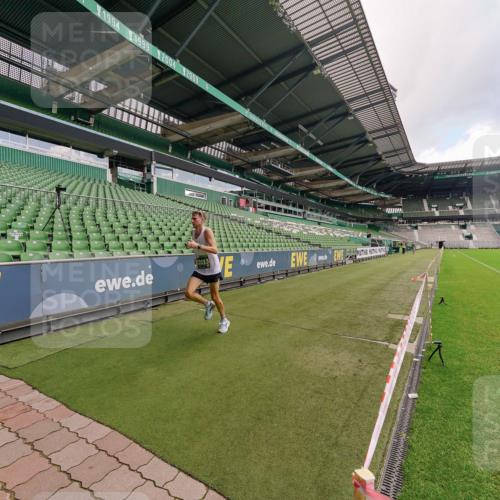 13.09.2026 - 21. swb-Marathon Bremen Michael Burmester http://msf.ph/oto/10302653 13.09.2026 12:35:10 Laufen im Stadion 250, 272, 299, 919, 1089, 1212, 1550, 1875, 2072, 4232, 7692, 417, 482, 573, 668, 943, 1020, 1126, 1357, 1507, 1639, 2100, 4474, 5212, 6485, 6507, 8044, 8285 meine-sportfotos.de