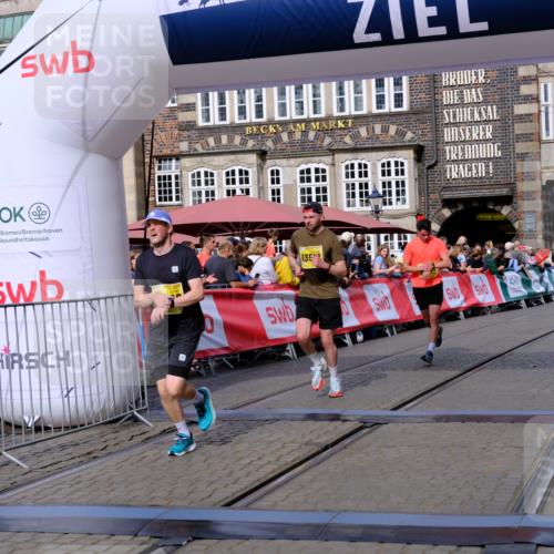 13.09.2026 - 21. swb-Marathon Bremen Tim E. http://msf.ph/oto/10302654 13.09.2026 10:45:21 Ziel 10096, 10143, 10214, 10628, 10735, 11020, 11396, 13591 meine-sportfotos.de