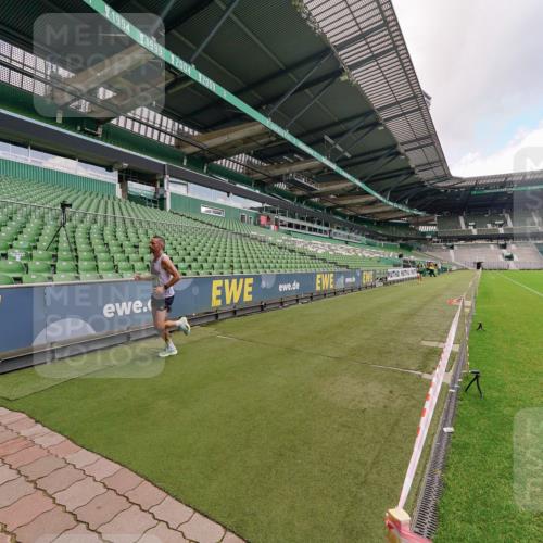 13.09.2026 - 21. swb-Marathon Bremen Michael Burmester http://msf.ph/oto/10302666 13.09.2026 12:35:44 Laufen im Stadion 250, 272, 365, 850, 1089, 1288, 1550, 1875, 1993, 4232, 7692, 8075, 13033, 417, 482, 573, 668, 943, 1020, 1126, 1507, 1606, 1629, 2100, 4474, 6507, 8044, 8285 meine-sportfotos.de
