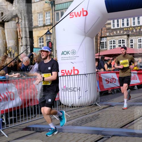 13.09.2026 - 21. swb-Marathon Bremen Tim E. http://msf.ph/oto/10302676 13.09.2026 10:45:22 Ziel 10096, 10143, 10214, 10628, 10735, 10866, 11020, 11396, 13591 meine-sportfotos.de
