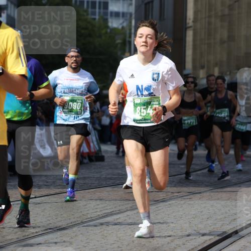 13.09.2026 - 21. swb-Marathon Bremen Strokosch-Dieckow http://msf.ph/oto/10302685 13.09.2026 13:22:34 Ziel 1601, 1645, 2499, 3021, 3652, 4204, 4211, 6621, 7625, 7917, 8447, 8574, 9668, 9839, 388, 913, 2402, 2771, 2806, 4483, 6707, 6792, 7586, 8547, 8551, 8694, 9090, 9510 meine-sportfotos.de