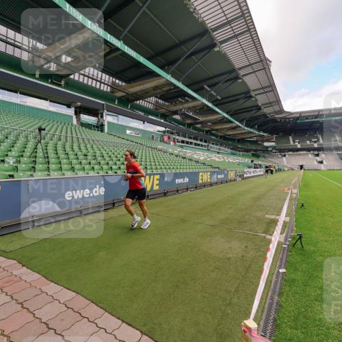 13.09.2026 - 21. swb-Marathon Bremen Michael Burmester http://msf.ph/oto/10302688 13.09.2026 12:36:26 Laufen im Stadion 365, 850, 1288, 1385, 1485, 1550, 1583, 1875, 1993, 2073, 3617, 4232, 7244, 7692, 7768, 8075, 8729, 13033, 482, 525, 668, 943, 1020, 1126, 1212, 1507, 1606, 1629, 2072, 2100, 5428, 7741 meine-sportfotos.de