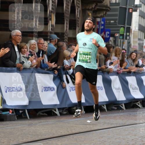 13.09.2026 - 21. swb-Marathon Bremen Strokosch-Dieckow http://msf.ph/oto/10302730 13.09.2026 12:53:46 Ziel 2352, 2670, 3080, 3606, 8081, 5160, 13212 meine-sportfotos.de