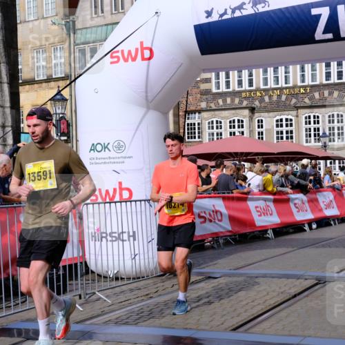 13.09.2026 - 21. swb-Marathon Bremen Tim E. http://msf.ph/oto/10302736 13.09.2026 10:45:24 Ziel 10096, 10143, 10214, 10735, 10866, 11020, 11396, 13591 meine-sportfotos.de