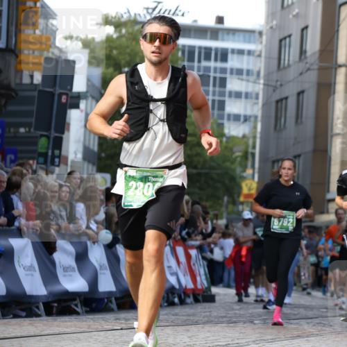13.09.2026 - 21. swb-Marathon Bremen Strokosch-Dieckow http://msf.ph/oto/10302740 13.09.2026 13:22:41 Ziel 1601, 1933, 2499, 3855, 4204, 4211, 4697, 6621, 7625, 7917, 8447, 8574, 9668, 913, 1963, 2040, 2806, 3145, 3560, 6707, 6737, 6792, 8551, 8646 meine-sportfotos.de