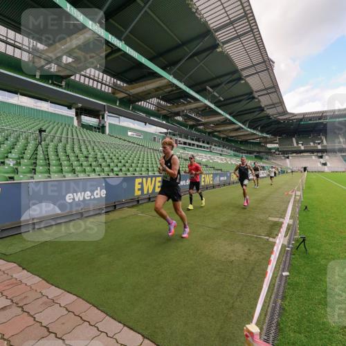 13.09.2026 - 21. swb-Marathon Bremen Michael Burmester http://msf.ph/oto/10302743 13.09.2026 12:37:30 Laufen im Stadion 346, 365, 466, 658, 850, 895, 1090, 1118, 1288, 1385, 1485, 1583, 1604, 1754, 2073, 2141, 2585, 2670, 3617, 7244, 7650, 7768, 8075, 8077, 8081, 8729, 9522, 9617, 250, 272, 299, 525, 919, 1089, 1212, 2072, 5428, 7741 meine-sportfotos.de
