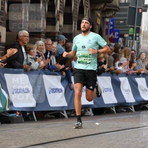13.09.2026 - 21. swb-Marathon Bremen Strokosch-Dieckow http://msf.ph/oto/10302752 13.09.2026 12:53:46 Ziel 2352, 2670, 3080, 3606, 8081, 5160, 13212 meine-sportfotos.de