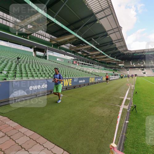 13.09.2026 - 21. swb-Marathon Bremen Michael Burmester http://msf.ph/oto/10302801 13.09.2026 12:38:45 Laufen im Stadion 277, 346, 466, 658, 807, 895, 901, 1090, 1118, 1248, 1320, 1323, 1472, 1576, 1587, 1604, 1717, 1751, 1754, 1758, 1795, 1800, 1911, 2049, 2099, 2141, 2352, 2585, 2670, 3080, 3606, 3744, 5160, 5163, 5912, 6112, 7650, 8077, 8081, 8467, 9399, 9522, 9617, 250, 272, 850, 1089, 1550, 1875, 1993, 4232, 7692, 13033 meine-sportfotos.de