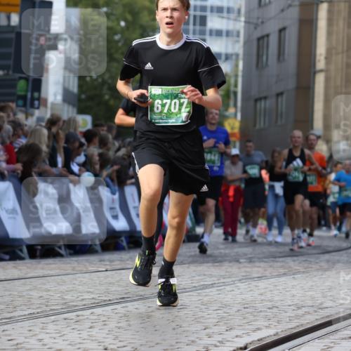 13.09.2026 - 21. swb-Marathon Bremen Strokosch-Dieckow http://msf.ph/oto/10302810 13.09.2026 13:22:43 Ziel 1601, 1933, 2481, 2499, 3855, 4204, 4211, 4697, 6621, 6891, 8447, 8574, 9668, 913, 1963, 2040, 3145, 3560, 6707, 6737, 6792, 8377, 8646 meine-sportfotos.de
