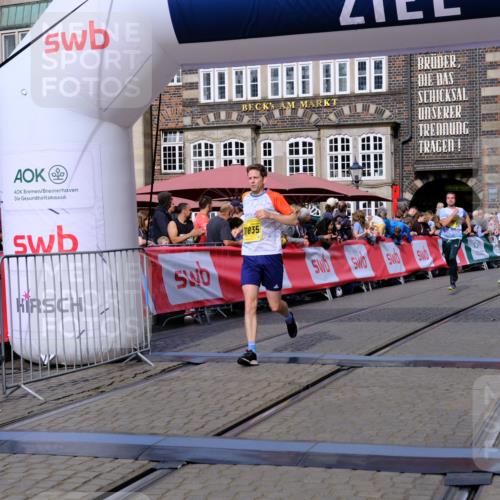 13.09.2026 - 21. swb-Marathon Bremen Tim E. http://msf.ph/oto/10302905 13.09.2026 10:45:39 Ziel 10143, 10318, 10352, 10398, 10536, 10866, 11020, 11088, 11209, 11232, 11396, 11478, 11695, 11749, 11835, 12054, 12475, 12534 meine-sportfotos.de