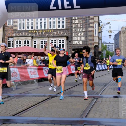 13.09.2026 - 21. swb-Marathon Bremen Tim E. http://msf.ph/oto/10302993 13.09.2026 10:45:46 Ziel 10318, 10352, 10398, 10536, 10583, 11088, 11209, 11232, 11478, 11749, 11835, 12054, 12290, 12355, 12475, 12534, 13628 meine-sportfotos.de