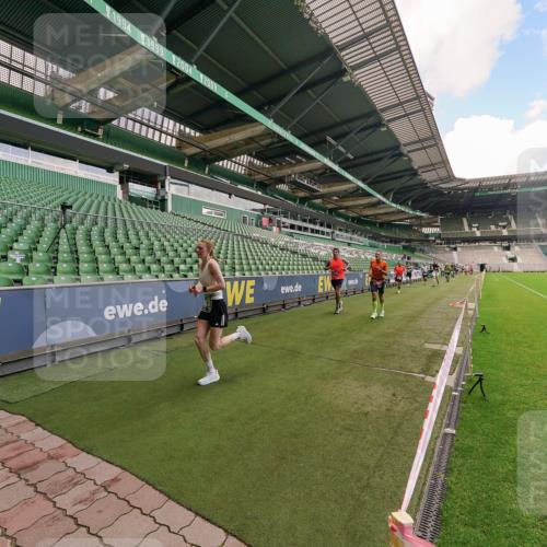 13.09.2026 - 21. swb-Marathon Bremen Michael Burmester http://msf.ph/oto/10303012 13.09.2026 12:42:30 Laufen im Stadion 439, 749, 957, 1009, 1223, 1224, 1411, 1562, 1619, 1667, 1712, 1745, 1797, 1822, 1850, 1862, 1879, 1921, 2094, 2207, 2651, 2683, 2986, 3251, 3368, 3584, 3624, 3688, 4096, 4399, 4795, 4847, 5316, 5663, 5672, 5828, 6198, 6264, 6359, 6929, 6991, 7141, 8065, 8311, 8383, 8394, 8689, 8749, 8994, 9065, 9120, 9200, 9533, 277, 346, 807, 895, 901, 1118, 1248, 1320, 1323, 1472, 1576, 1587, 1604, 1717, 1751, 1911, 2141, 2352, 2670, 3080, 3606, 5160, 5163, 5912, 6112, 7650 meine-sportfotos.de