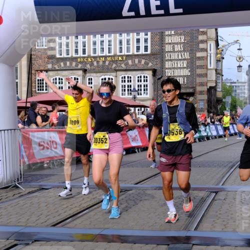 13.09.2026 - 21. swb-Marathon Bremen Tim E. http://msf.ph/oto/10303021 13.09.2026 10:45:47 Ziel 10318, 10352, 10398, 10536, 10541, 10583, 11088, 11209, 11232, 11478, 11749, 11835, 12054, 12290, 12355, 12475, 12534, 13628 meine-sportfotos.de