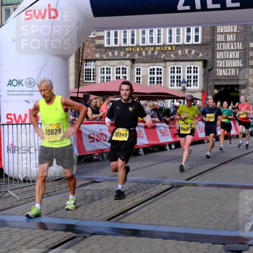 13.09.2026 - 21. swb-Marathon Bremen Tim E. http://msf.ph/oto/10303080 13.09.2026 10:45:56 Ziel 10352, 10464, 10536, 10541, 10583, 10987, 11015, 11063, 11088, 11209, 11232, 11279, 11559, 11749, 11762, 11845, 12087, 12290, 12355, 13532, 13595, 13628 meine-sportfotos.de