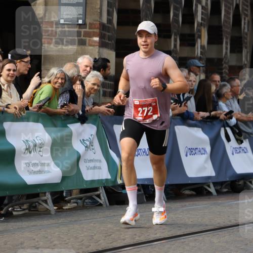 13.09.2026 - 21. swb-Marathon Bremen Strokosch-Dieckow http://msf.ph/oto/10303084 13.09.2026 12:54:10 Ziel 272, 5160, 13212 meine-sportfotos.de