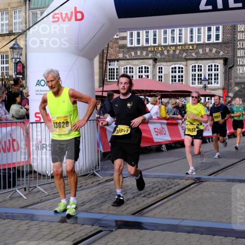 13.09.2026 - 21. swb-Marathon Bremen Tim E. http://msf.ph/oto/10303094 13.09.2026 10:45:56 Ziel 10352, 10464, 10536, 10541, 10583, 10987, 11015, 11063, 11088, 11209, 11232, 11279, 11559, 11749, 11762, 11845, 12087, 12290, 12355, 13532, 13595, 13628 meine-sportfotos.de